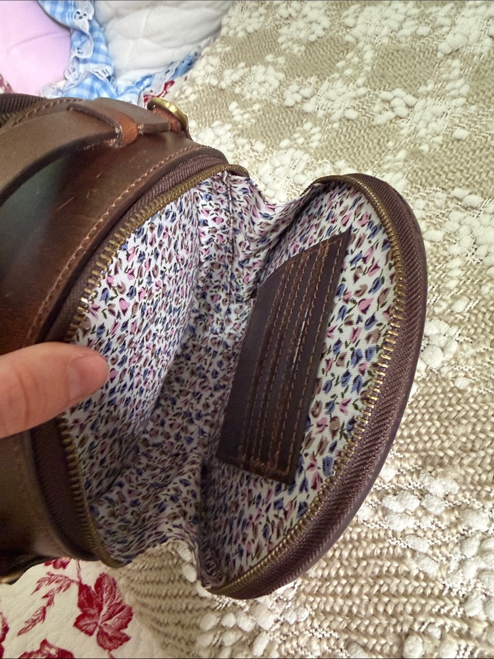 Round Tooled Leather Sunflower Trunk Bag - Brown & Yellow - Picture 3 of 6